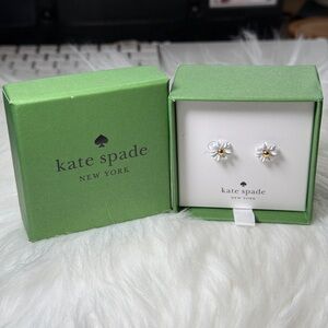 ‼️NEW‼️Kate Spade ♠️ New York Dazzling Daisies White and Gold  Stud Earrings